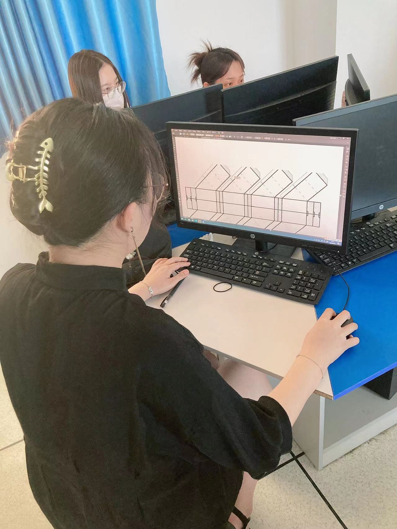 艺术与建筑系—20艺术设计包装设计实训新闻稿1.jpg