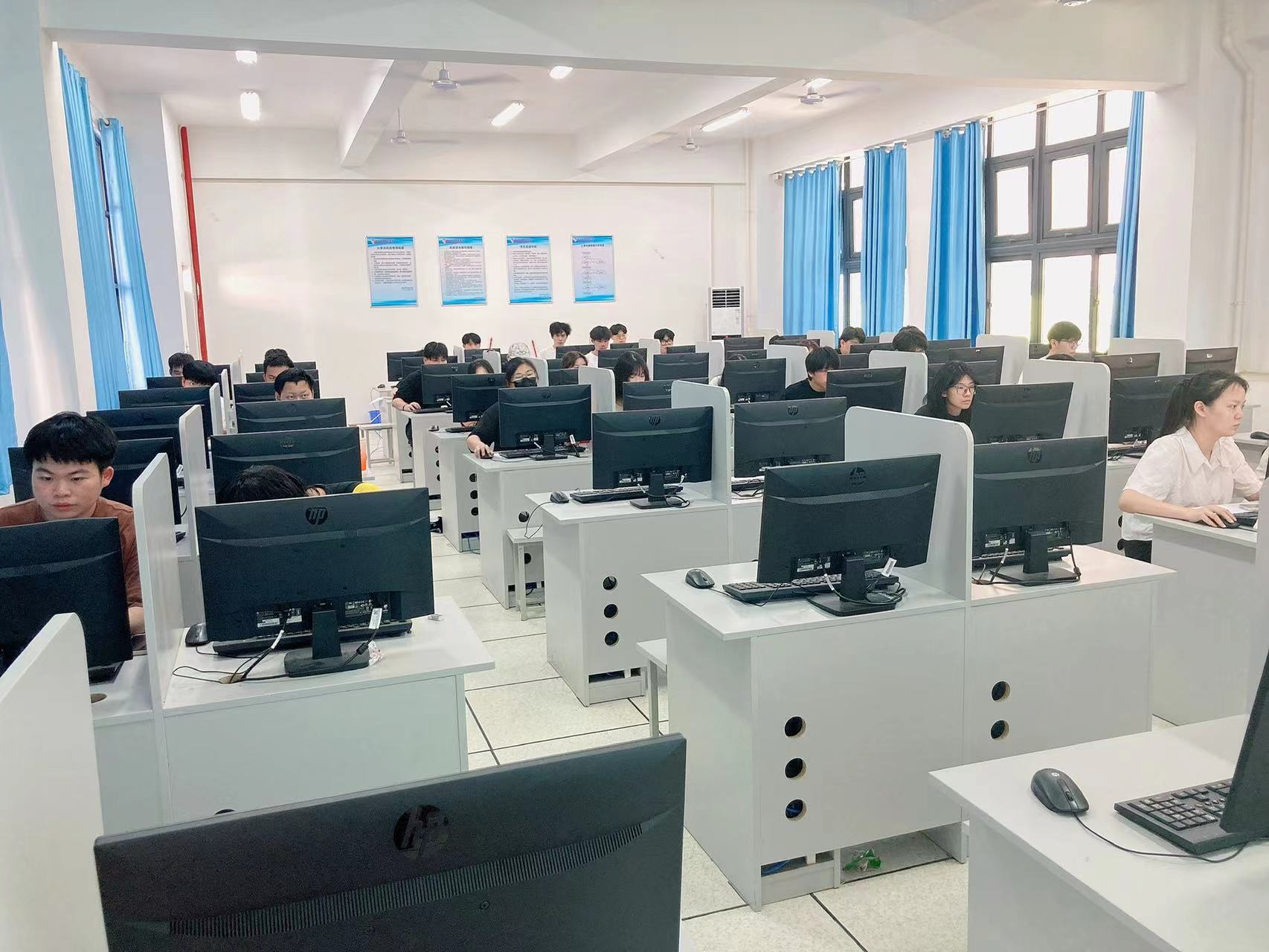 艺术与建筑系—20艺术设计包装设计实训新闻稿2.jpg