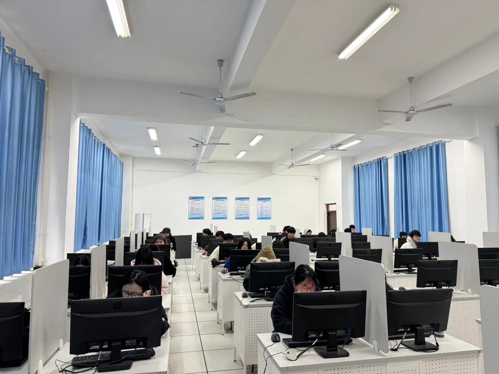 海报实训2班